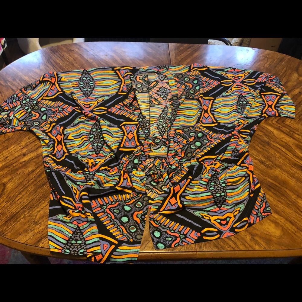 Drapery, caftan-like top with front ties